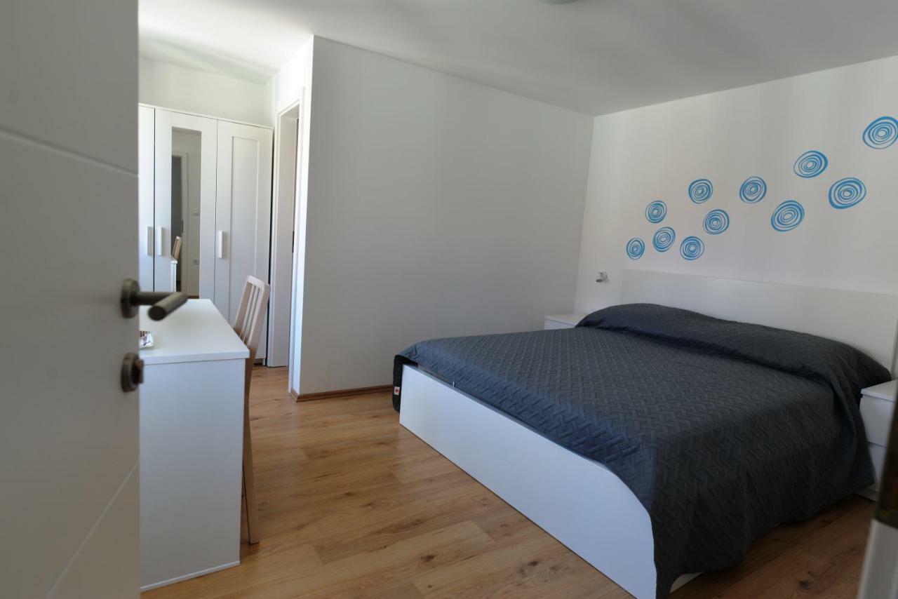 Apartments And Rooms Oliva Cres Kültér fotó
